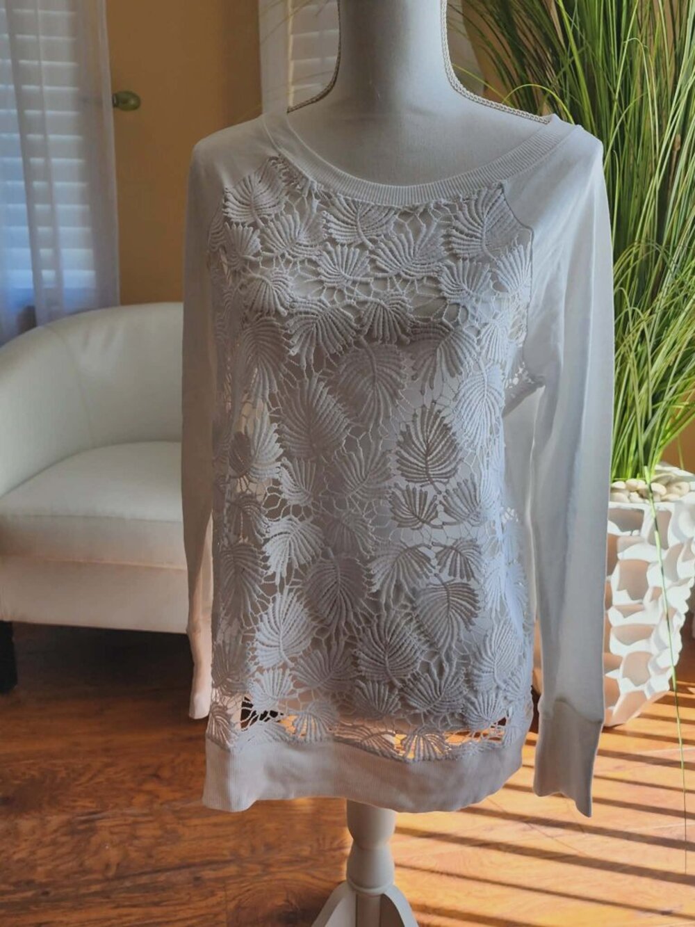 Lilly Pulitzer Lace Pullover – Resort White